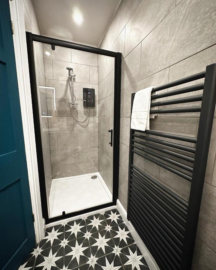 1 West End Boutique Apartment 보우네스온윈더미어 외부 사진