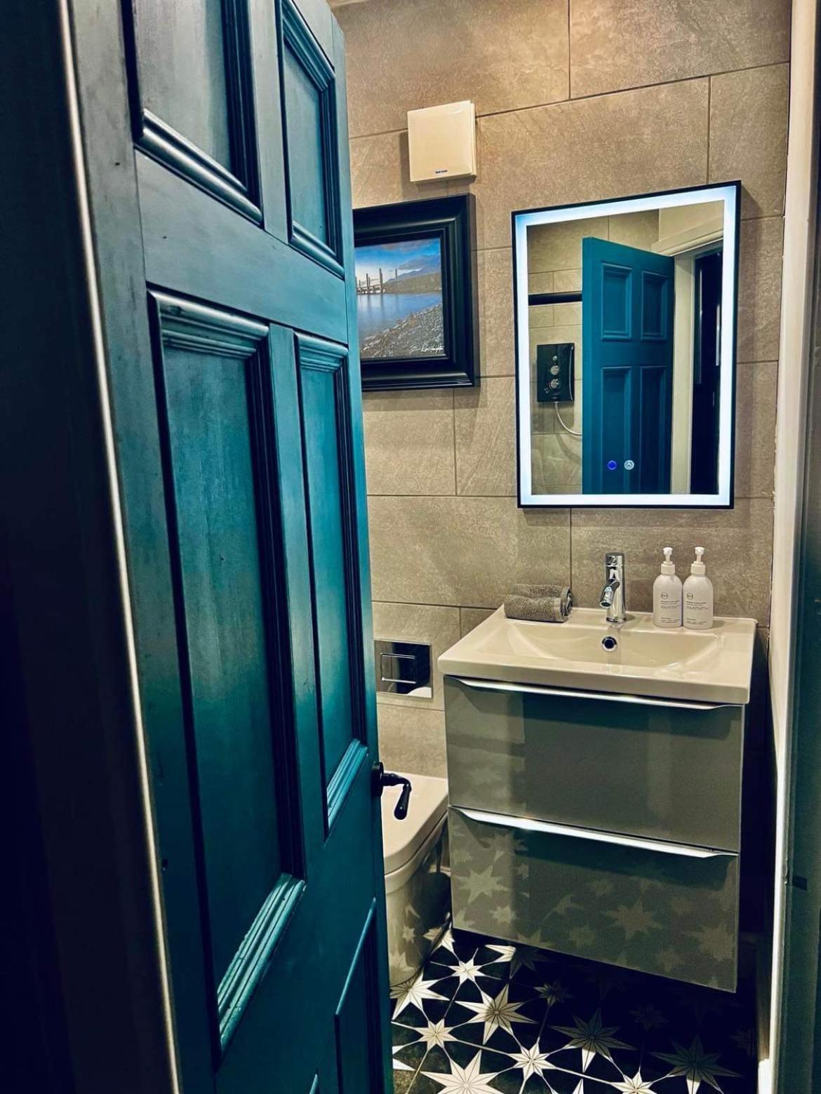 1 West End Boutique Apartment 보우네스온윈더미어 외부 사진